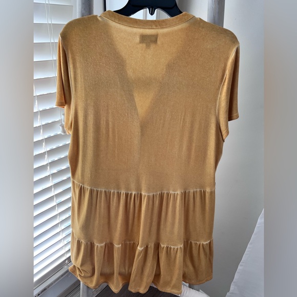 Women’s Ruffle Skirt Blouse 👚 - Picture 3 of 3